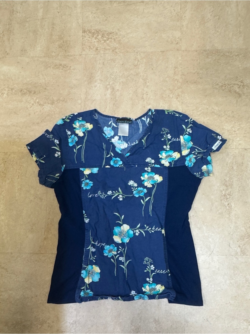 Cherokee Scrub Top Size Medium